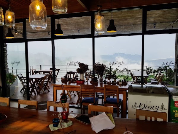 ไพนี่ บิสโทร คาเฟ่ The Piney Bistro Cafe