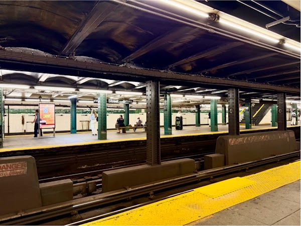 W 4 St-Wash Sq 4