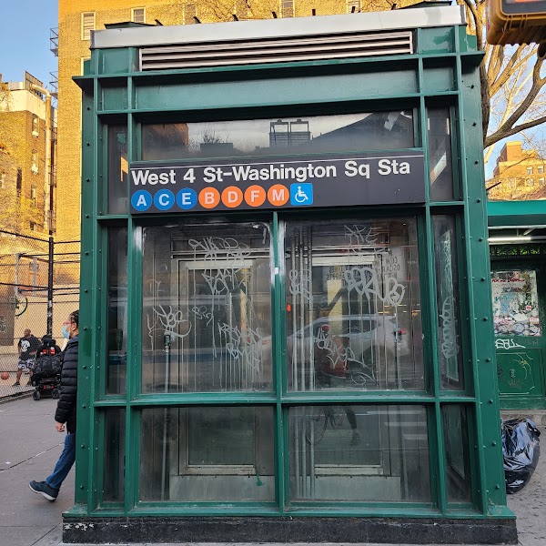 W 4 St-Wash Sq 3