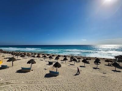 Playa Delfines