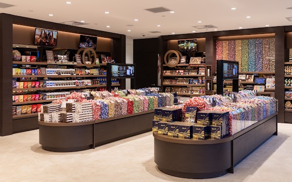 Lindt Chocolate Shop, Queenstown 2