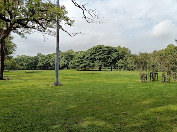 Wachirabenchathat Park (Rot Fai Park)