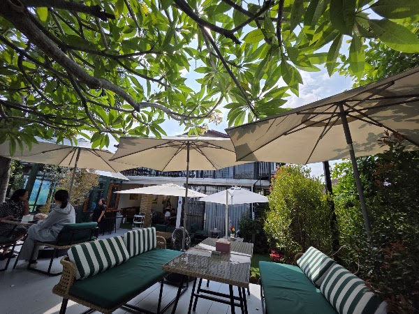 CAF KUDEEJEEN (River Walk View)