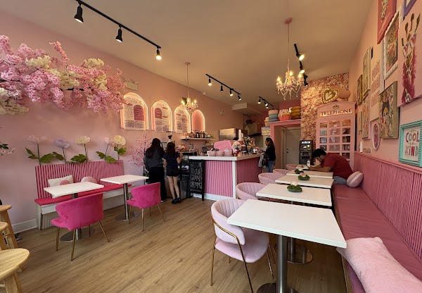 Pink Flores Bakery & Cafe 4