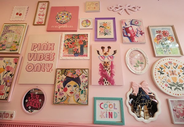 Pink Flores Bakery & Cafe 3