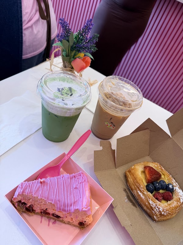 Pink Flores Bakery & Cafe 2