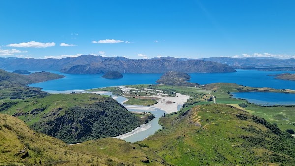 Rocky Mountain Lake Wānaka viewpoint