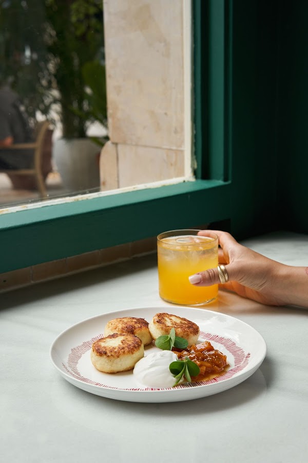 Salut Bistro 5
