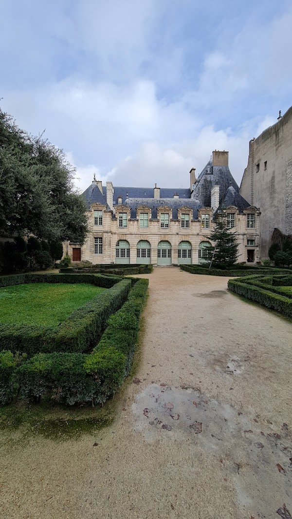 Place des Vosges 5