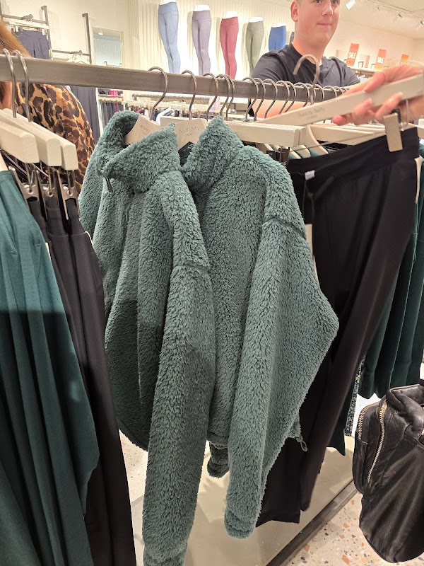 Oliver Bonas Outlet Store 4