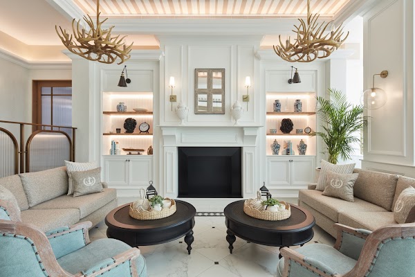 The Hamptons Cafe & Restaurant District One 4