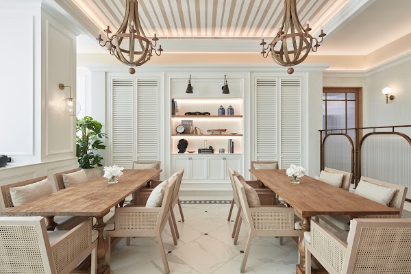 The Hamptons Cafe & Restaurant District One 2