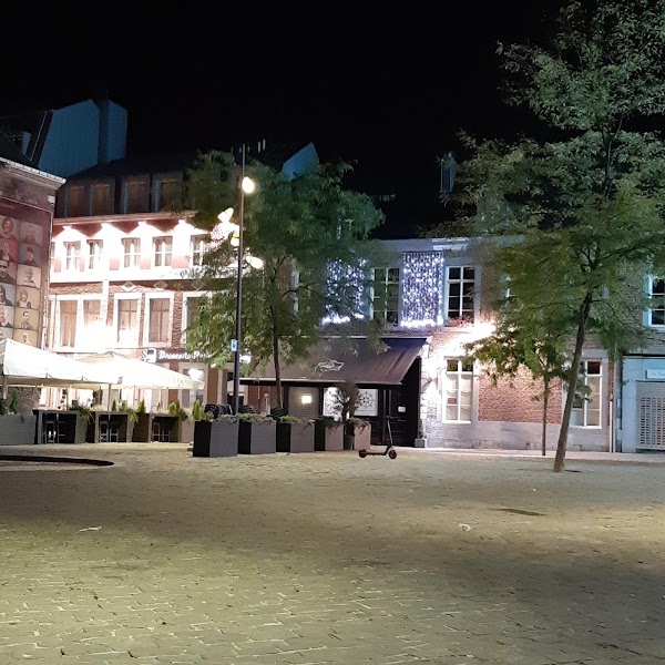 Place Saint Etienne 4
