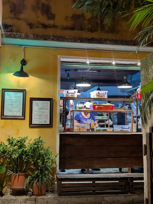 Nữ Eatery 2