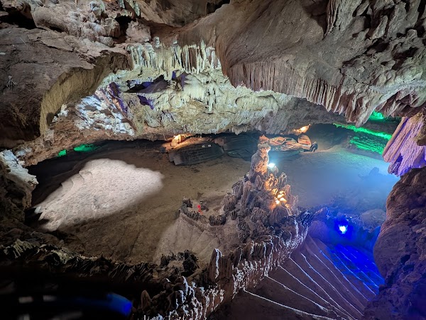 Hang Đột (Dot Cave)