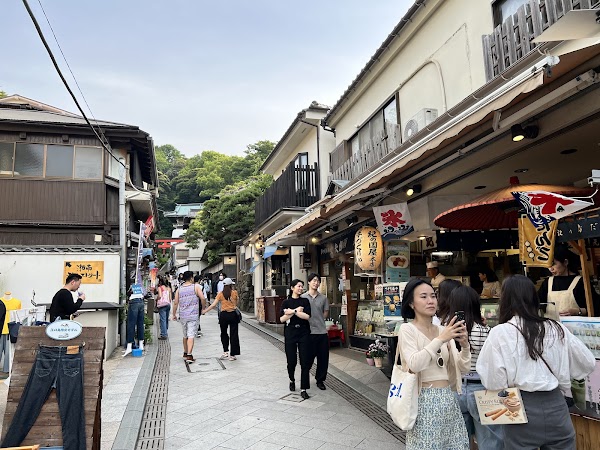Enoshima Benzaiten Nakamise Dori