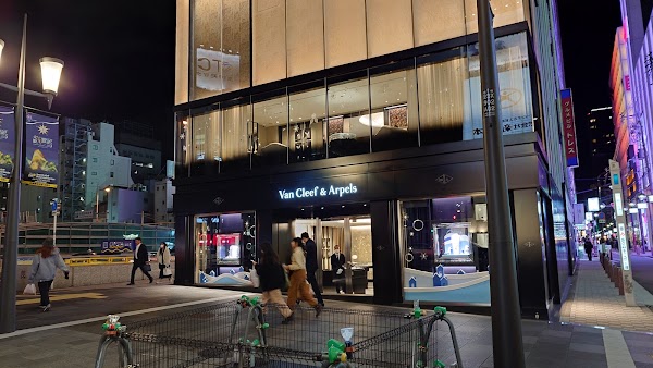 Van Cleef & Arpels (Osaka - Shinsaibashi) ヴァン クリーフ＆アーペル 心斎橋店 1