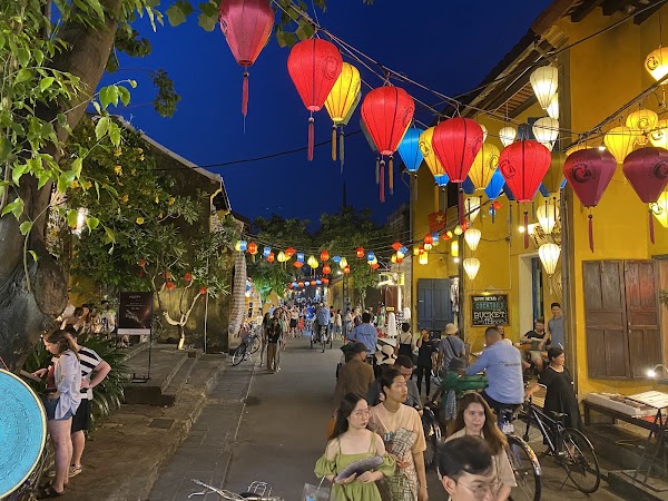 Bến thuyền thả hoa đăng trên sông Hoài 5