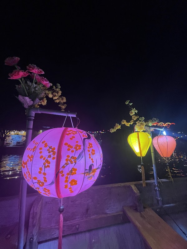 Bến thuyền thả hoa đăng trên sông Hoài 3