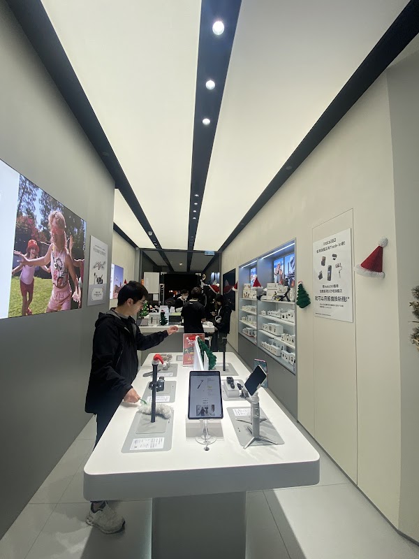 Insta360 flagship store 4