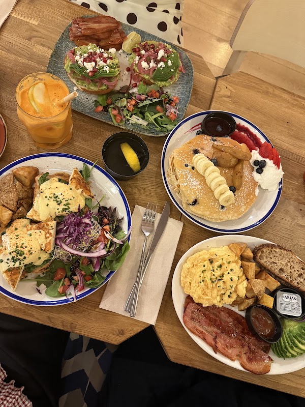 NOVELA - COFFEE / BRUNCH / COCKTAILS 2