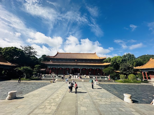 New Yuan Ming Palace Parking Lot