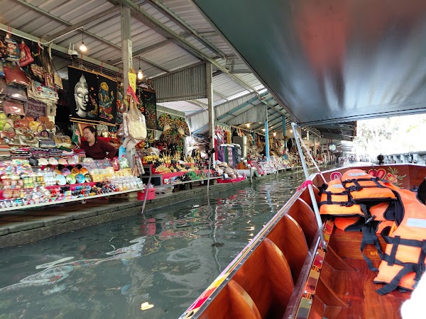 Damnoen Saduak Floating Market 5