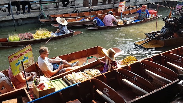 Damnoen Saduak Floating Market 3