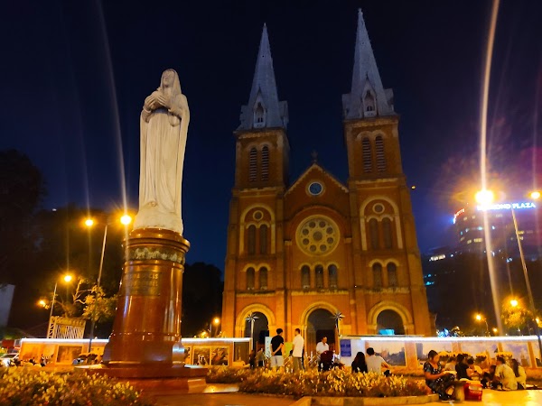 Notre Dame Cathedral of Saigon 4
