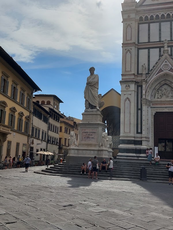 Piazza di Santa Croce 4