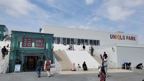 GU UNIQLO PARK Yokohama BaysGU