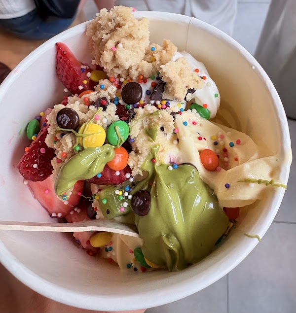 Mimi's Frozen Yogurt 4