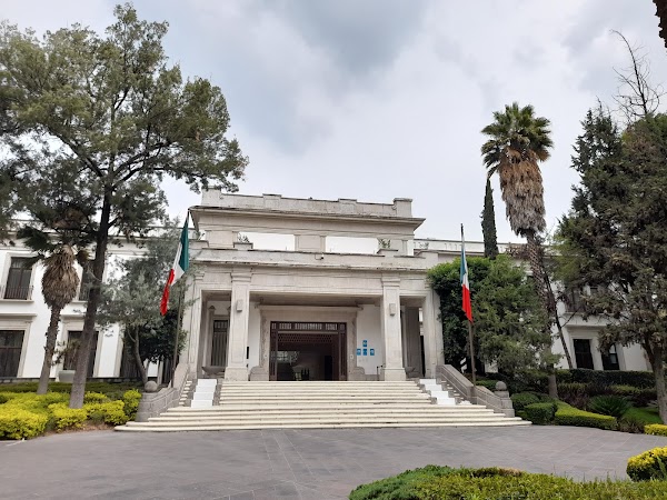Complejo Cultural de Los Pinos