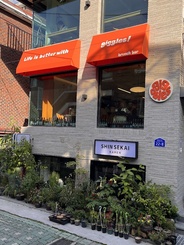 giggles brunch bar