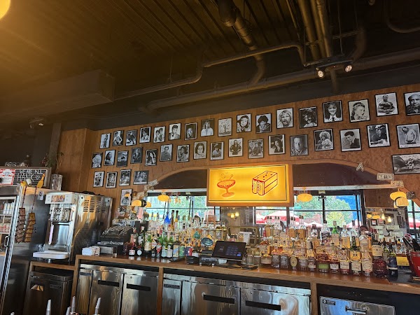 Hank’s Bar 4