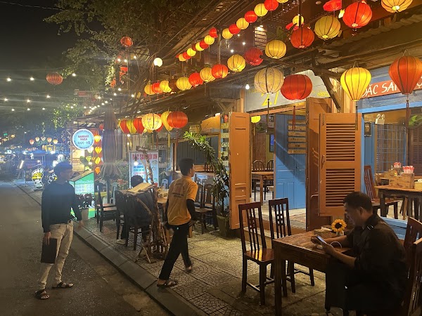 Hoi An Old Town promenade