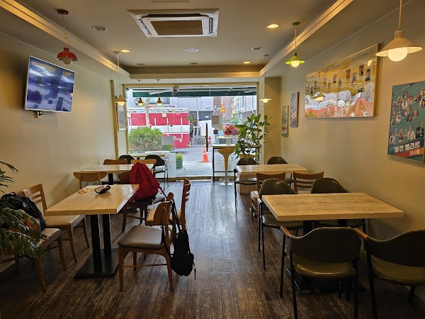 Lovinghut Cafe