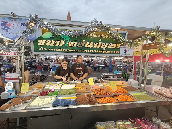 Phra Pathom Chedi Night Market 2