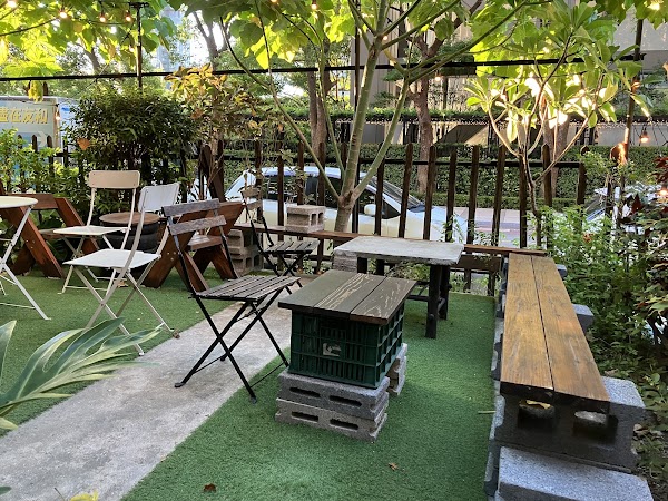 2J CAFE (7月開始營業時間10AM~10PM)