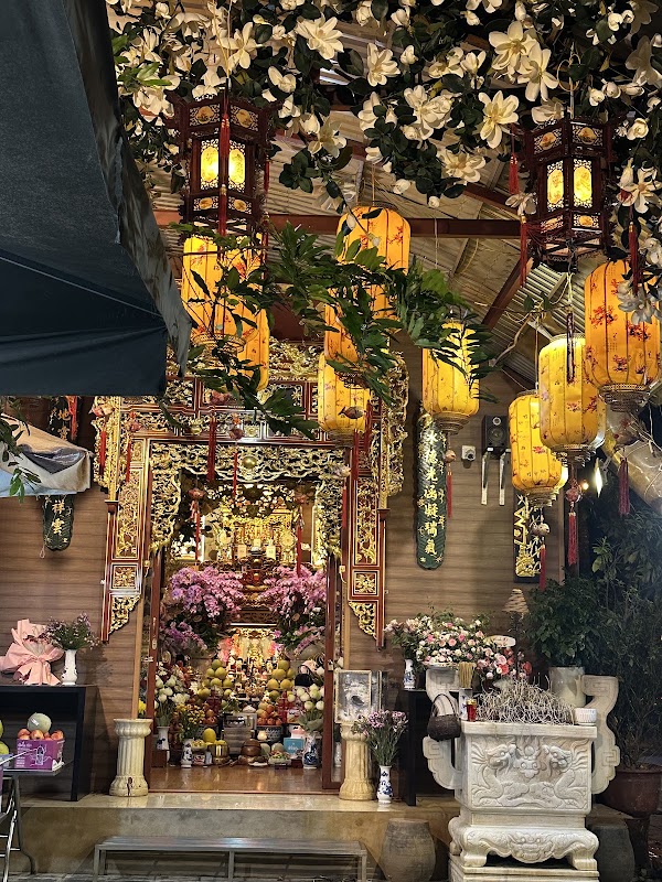 Miếu thờ Cô bé Mai Hoa