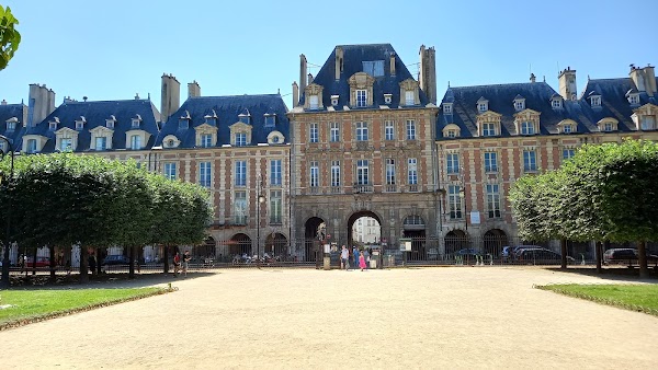Place des Vosges 5