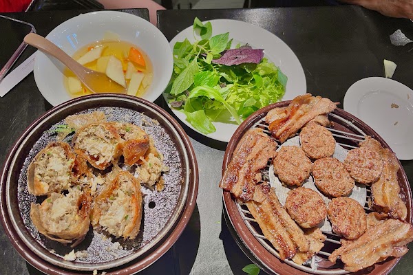 Quan Nem Restaurant 4
