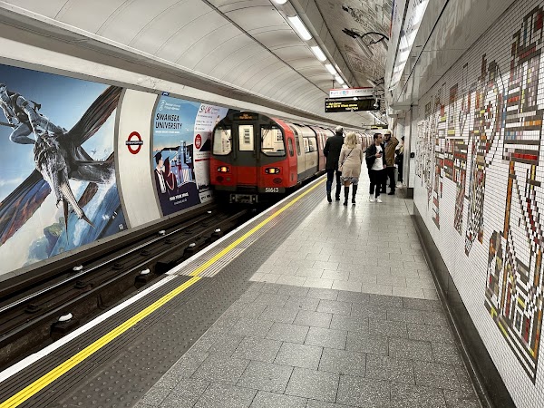 Tottenham Court Road 5