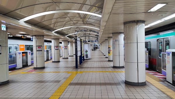 Mitsukoshimae Station 1