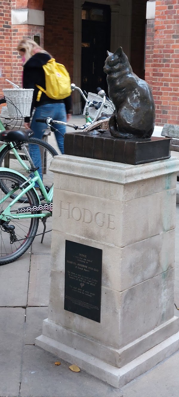 Hodge The Cat Statue 5