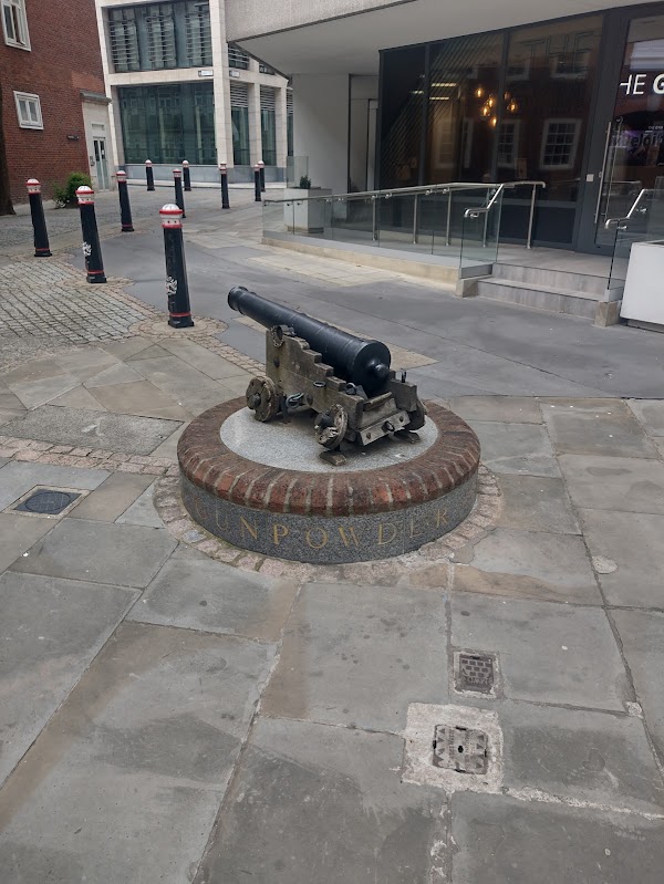 Hodge The Cat Statue 3