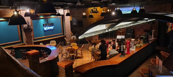Grizzly's Pub & Resto 4