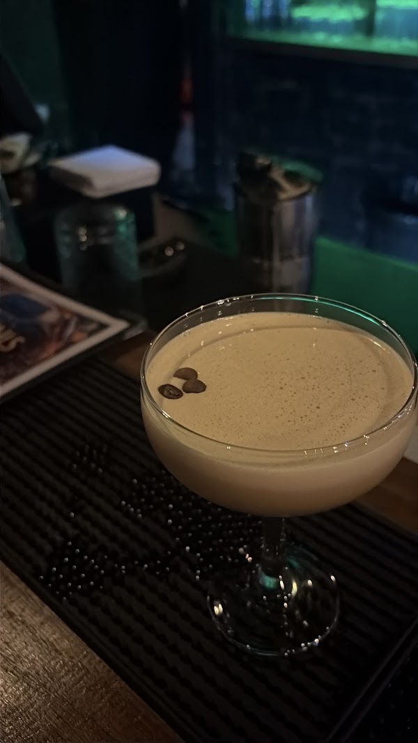 Shout Piano Bar 2
