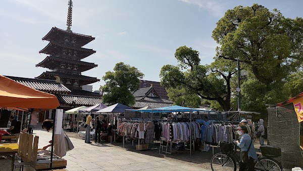 Shitenno-ji Temple Market (21st 22nd of every month) 3