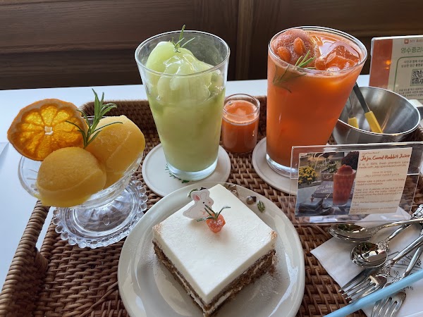 오늘도 화창 (Jeju Fine Cafe) 3